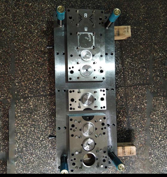 級(jí)進(jìn)模具